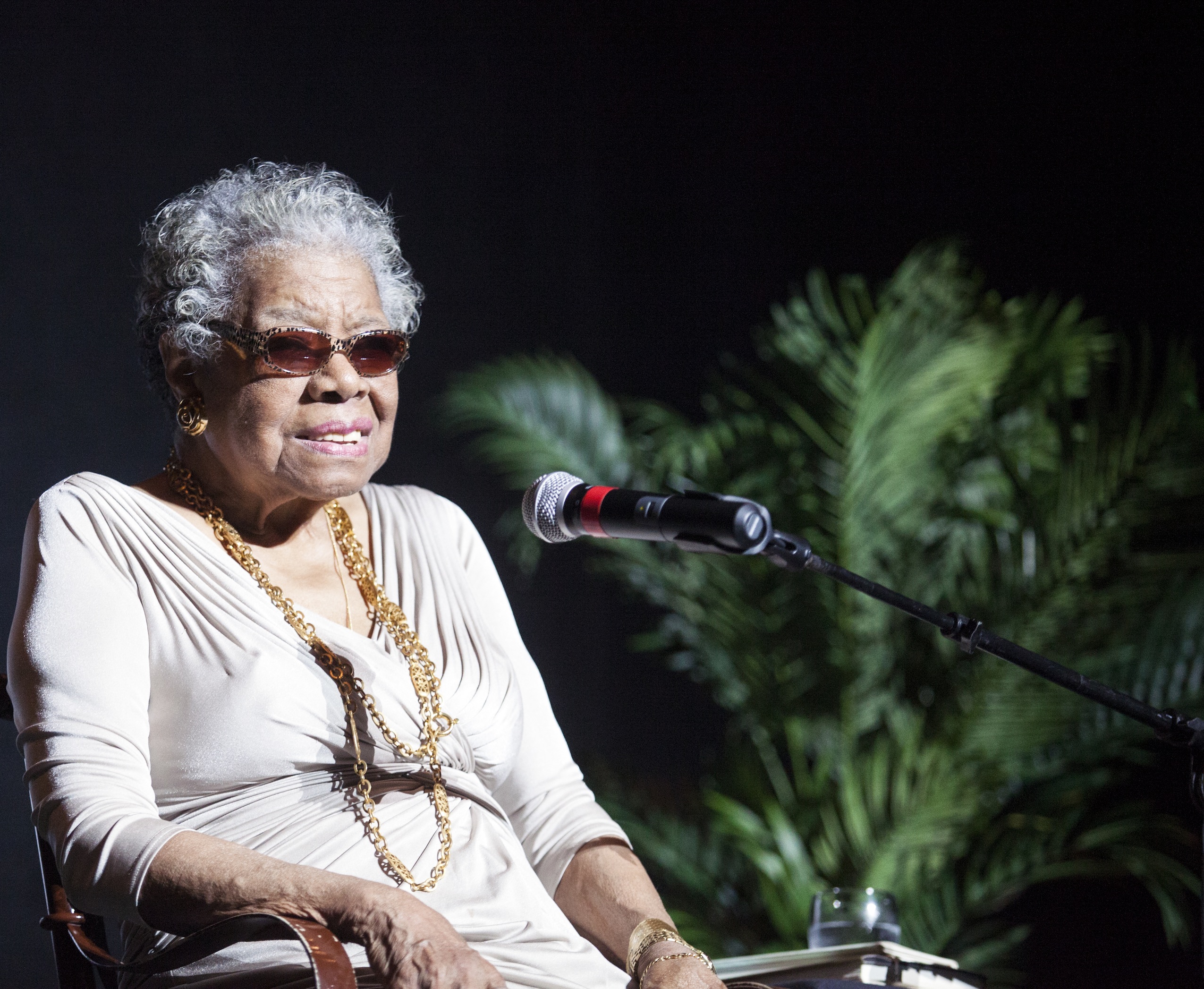 Maya Angelou inspires crowd on 50th anniversary of university's ...
