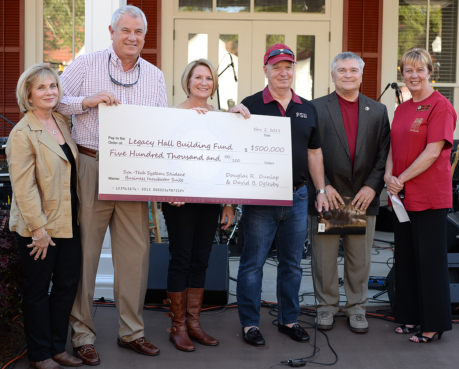 From left, Tana Oglesby, David Oglesby, Doris Dunlap, Douglas Dunlap, FSU President Eric J. Barron and College of Business Dean Caryn Beck-Dudley.