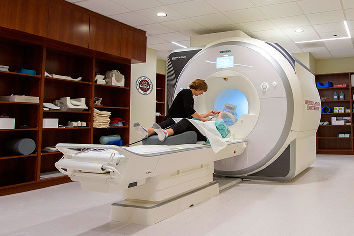 The new functional magnetic resonance imaging (fMRI) machine, located in the College of Medicine.