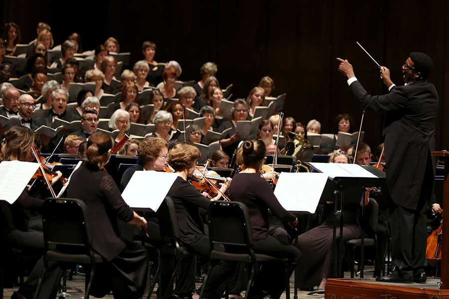 Thomas conducts the Tallahassee Community Chorus during a spring 2016 performance. (Claire Timm Photography)