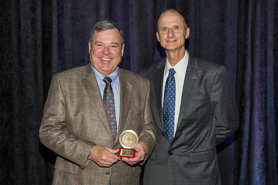 2017 FSU Research Community Partner Award recipient Kim Williams and Vice President for Research Gary K. Ostrander.