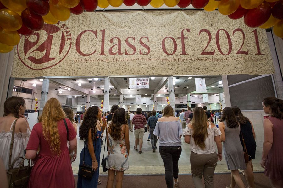 Students head to the President's Welcome after New Student Convocation Aug. 27, 2017. (FSU Photography Services)