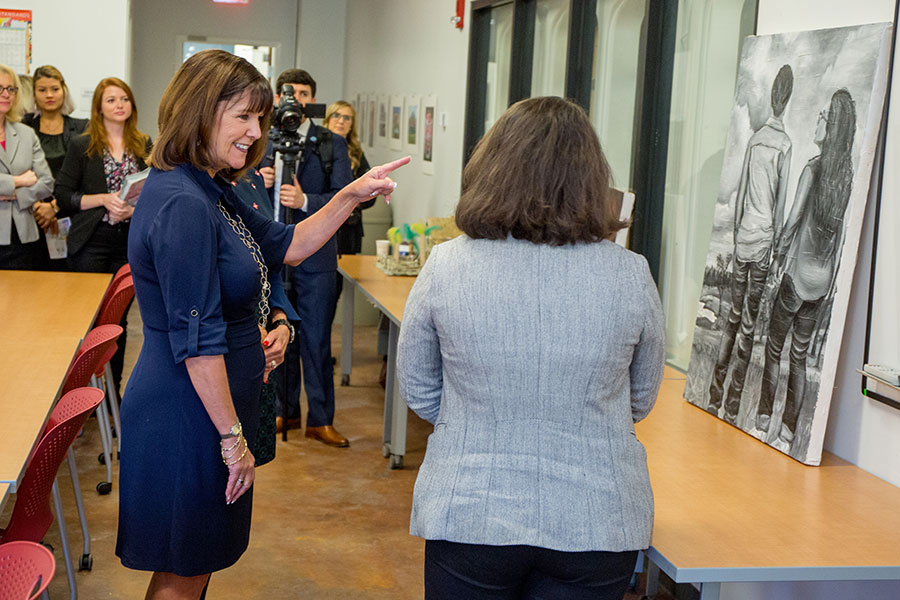 Second Lady Karen Pence tours the FSU art therapy program at the launch of her new initiative, Art Therapy: Healing with the HeART on Wednesday, Oct. 18, at Florida State University. (FSU Photography Services)
