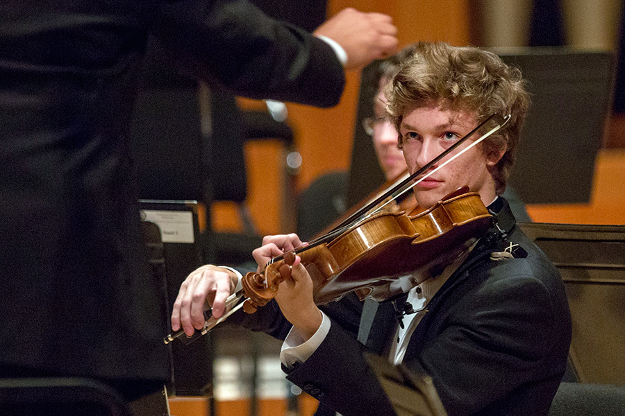 A violinist keeps his eye on the conductor during a University Philharmonia performance.
