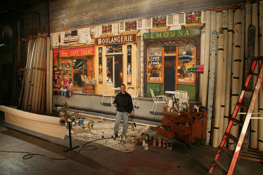 Chuck Whited painting “French Street Scenic.”