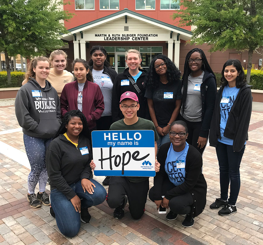 Students participating in the FSU Alternative Breaks program volunteering at Metropolitan Ministries in Tampa.