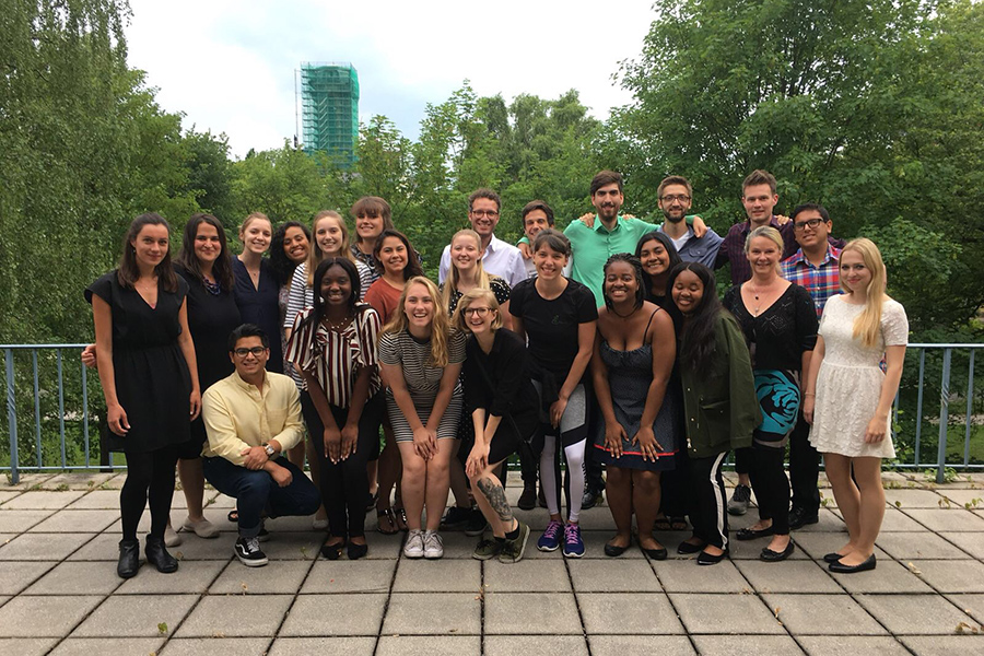 FSU & TU Dresden students gather around for their farewell dinner.