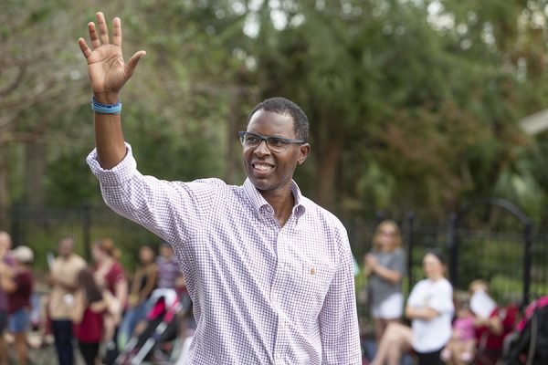 1993 Heisman Trophy winner Charlie Ward serves as grand marshal of the Florida State University Homecoming Parade Friday, Oct. 19, 2018. (FSU Photography Services)