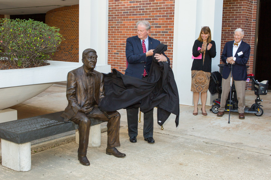 FSU President John Thrasher unveils the statue in its new location at the College of Law. "Sandy has the heart of a public servant and a love for law, so it makes sense to have this statue relocated to the college where he served as dean," Thrasher said. "If you know Sandy, you know he has spent his whole life trying to make this world a better place." (FSU Photography Services)