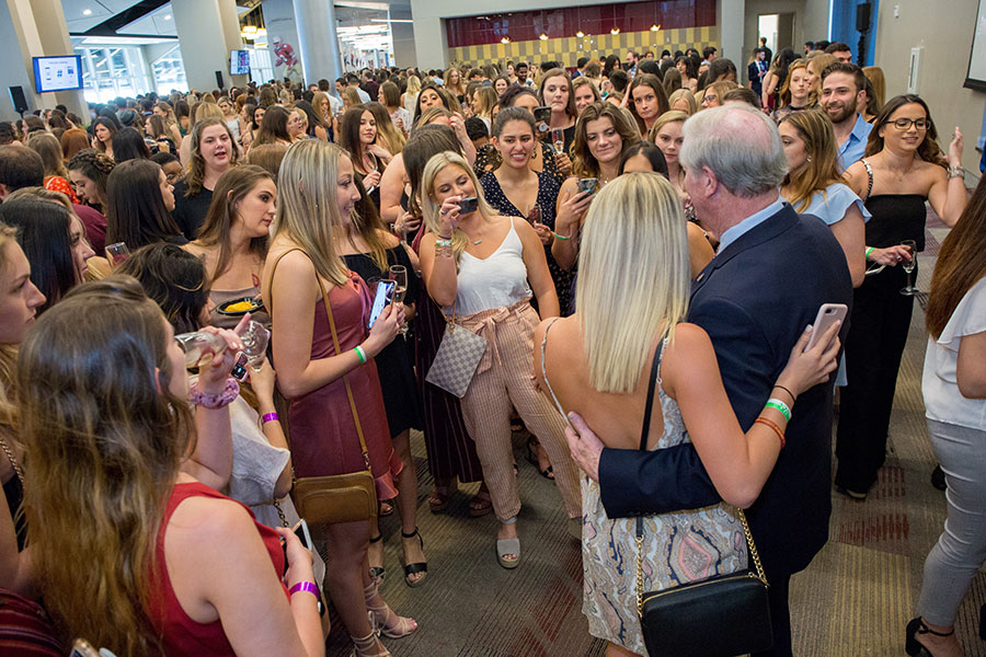 Students wait their turn to take a picture with FSU President John Thrasher at the 2019 President's Senior Toast. (FSU Photography Services)