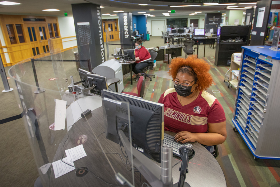 Students using Strozier Library