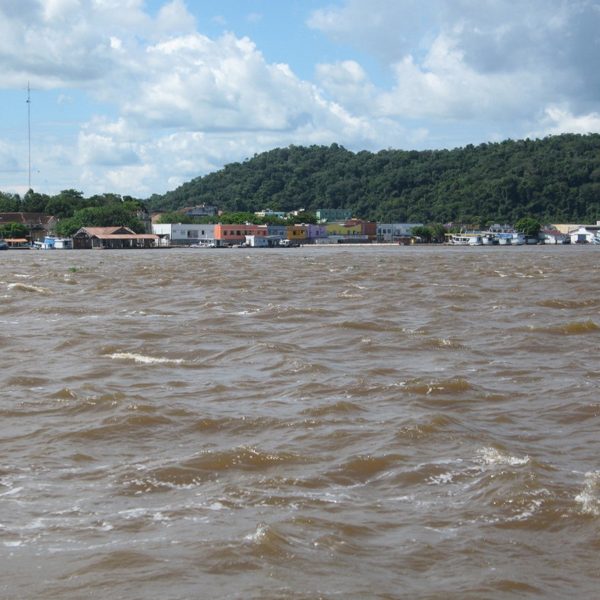 The Amazon River at Óbidos, Brazil. Researchers examined data taken at this city near the mouth of the river to investigate how La Niña events affect the amount of carbon exported from the river. (Photo by Rob Spencer)