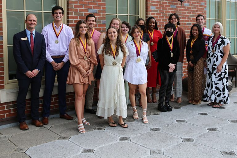 fsu-awards-honors-medallions-to-summer-graduates-florida-state