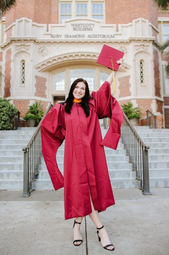 Cadyn Badeaux, qui a obtenu une maîtrise en criminologie à 20 ans. Elle l'a fait dans le cadre du programme Combined Pathways de la FSU