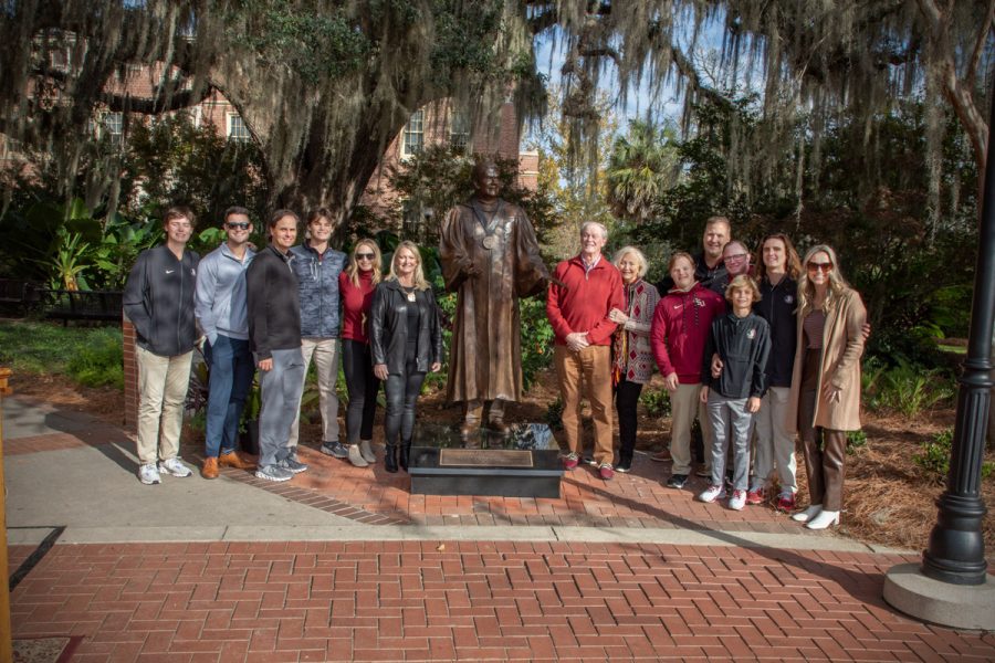 President Emeritus John Thrasher and former FSU First Lady Jean Thrasher pose with family in front of Thrasher's statue following the dedication ceremony Saturday, Nov. 19, 2022, at Westcott Plaza. (FSU Photography Services)