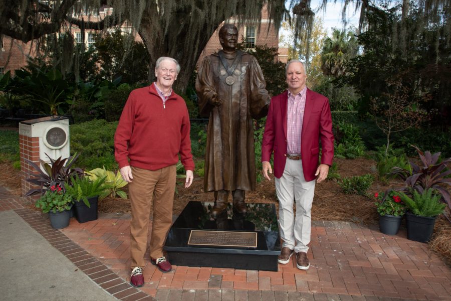 President Emeritus John Thrasher and Ed Burr, former chair of the FSU Board of Trustees, pose in front of Thrasher's statue following the dedication ceremony Saturday, Nov. 19, 2022, at Westcott Plaza. (FSU Photography Services)