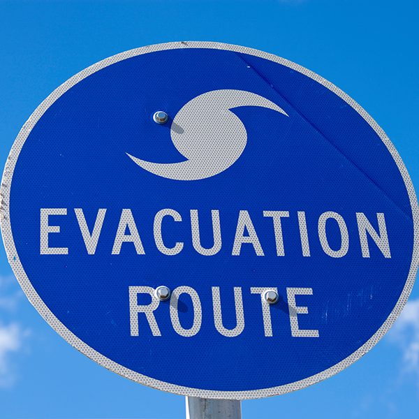 A hurricane evacuation route sign in Florida. (© Henryk Sadura - stock.adobe.com)