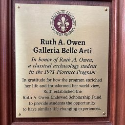 The plaque on display at the entrance to the Ruth A. Owen Galleria Belle Arti. (FSU International Programs)