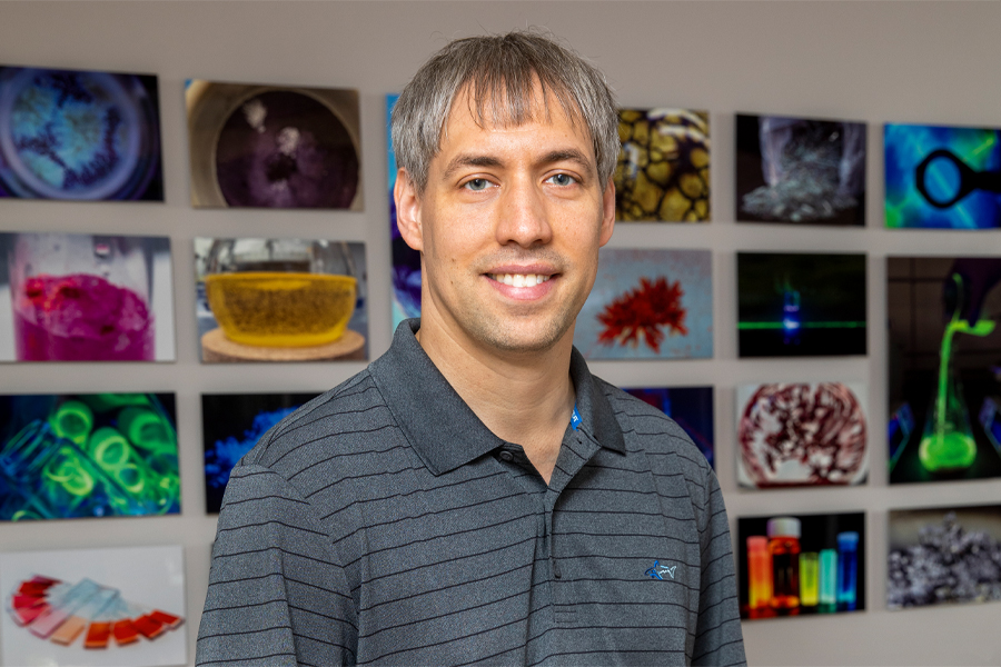 Associate Professor of Chemistry and Biochemistry Kenneth Hanson. The Tallahassee Scientific Society honored Hanson with the organization's 2023 Gold Medal Award for his contributions to science and his commitment to science education and outreach. (Photo by Colin Hackley)