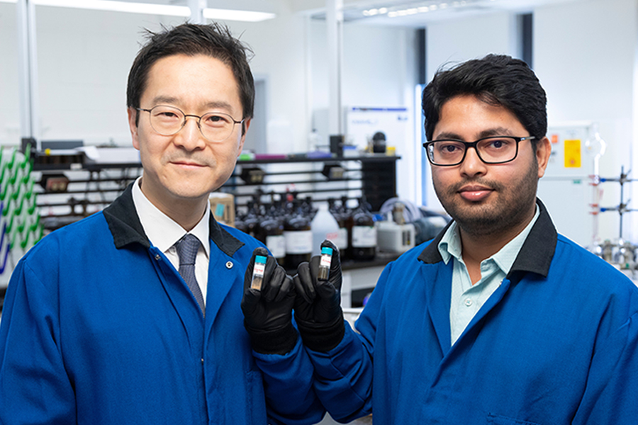 Hoyong Chung, an associate professor in the FAMU-FSU College of Engineering, and postdoctoral researcher Arijit Ghorai developed a new, biomass-based material that can be used to repeatedly capture and release carbon dioxide. (Scott Holstein/FAMU-FSU College of Engineering)