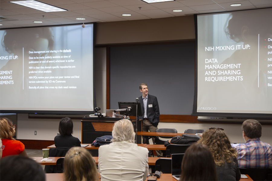 The open house coincided with a National Institutes of Health meeting for researchers. (Bill Wellock/University Communications)