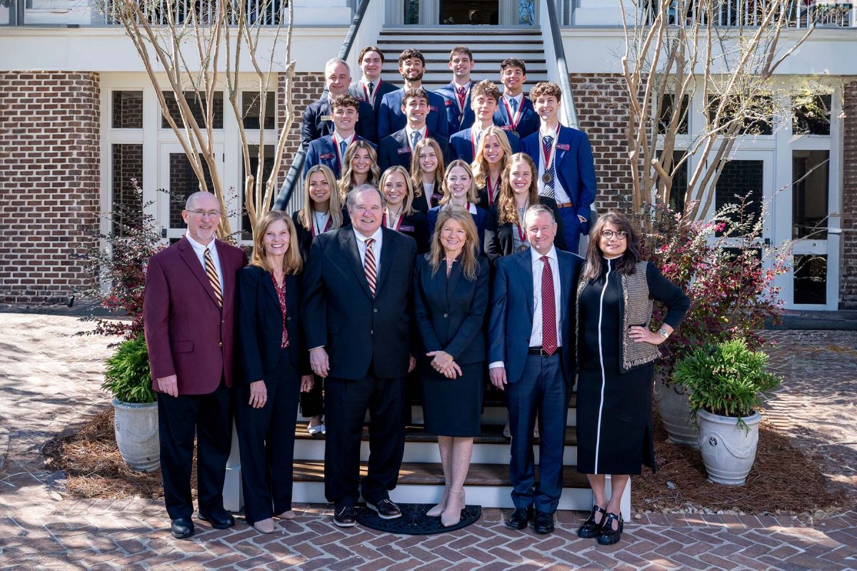 James and Martha Seneff, center, join College of Business Dean Michael Hartline, left, and his wife, Marsha, and President Richard McCullough and First Lady Jai Vartikar with the sixth cohort of the Seneff Scholars. (Kallen M. Lunt)