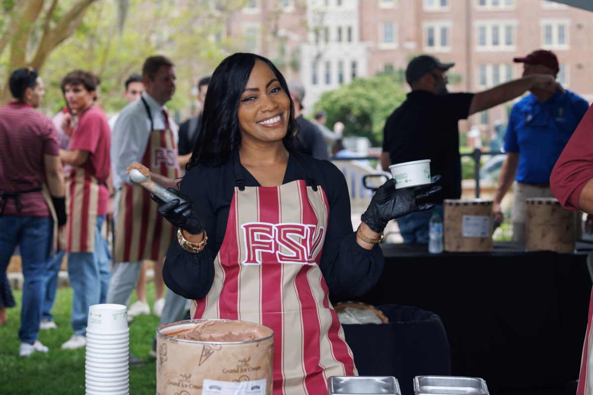 Students, faculty and staff gathered to enjoy delicious ice cream treats, handed out by President McCullough, First Lady Vartikar and other university administrators. (Florida State University)