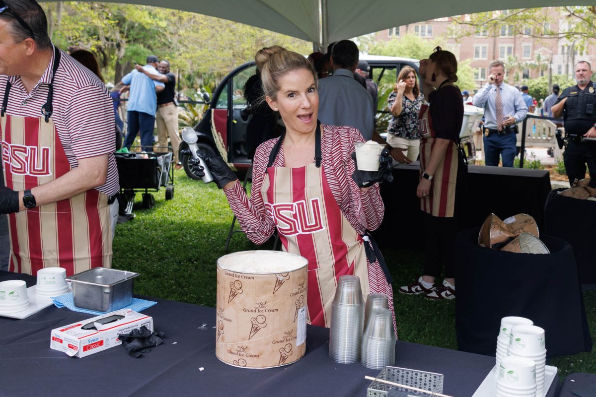 Students, faculty and staff gathered to enjoy delicious ice cream treats, handed out by President McCullough, First Lady Vartikar and other university administrators. (Florida State University)