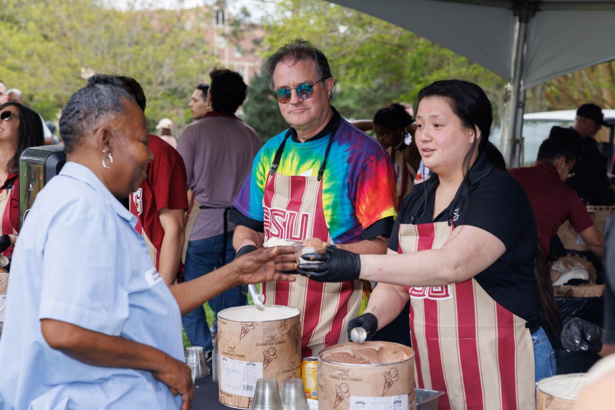 Students, faculty and staff gathered to enjoy delicious ice cream treats, handed out by President McCullough, First Lady Vartikar and other university administrators. (Florida State University)