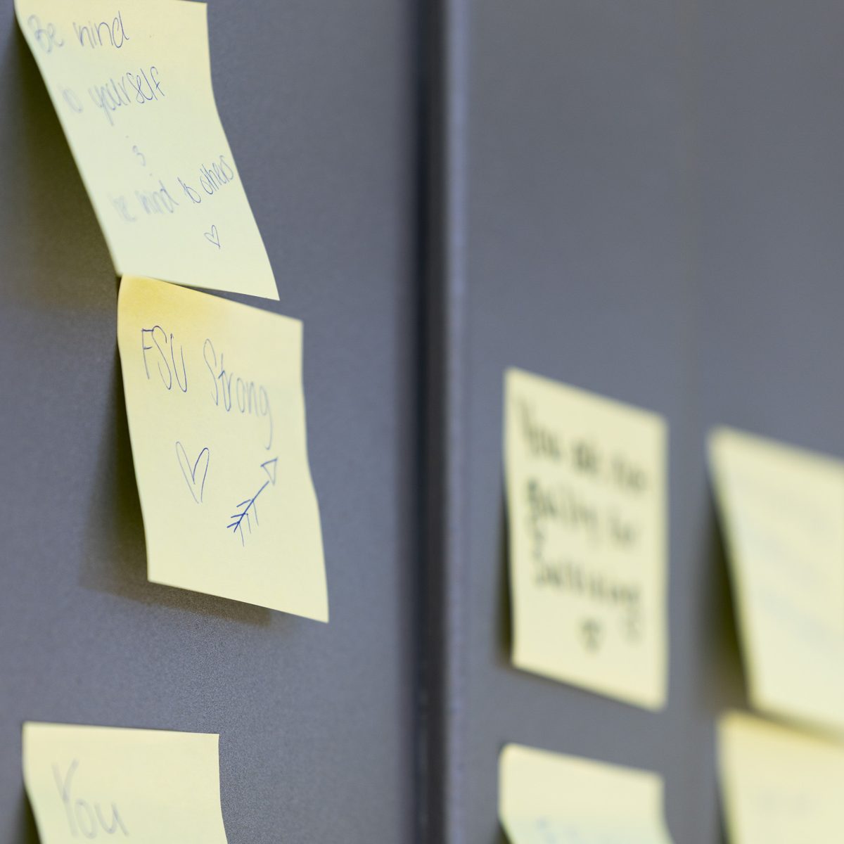 A note stating "fsu strong" with a spear drawn on it is placed at the fsu letters outside the student union.