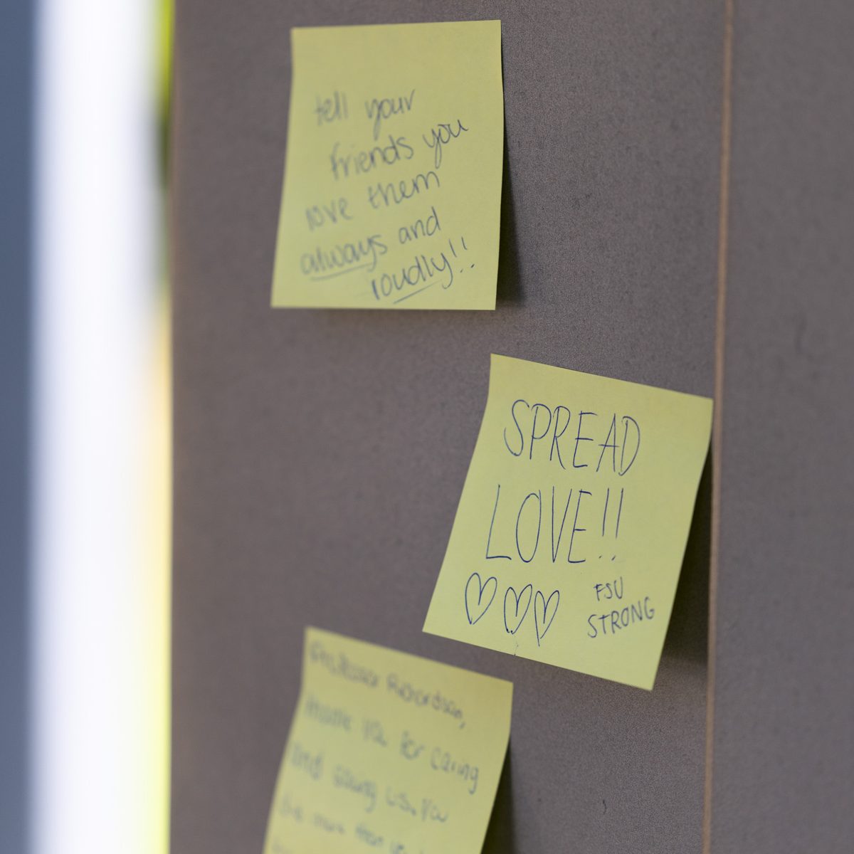 A note saying "spread love" is placed on the FSU Letters by the student union