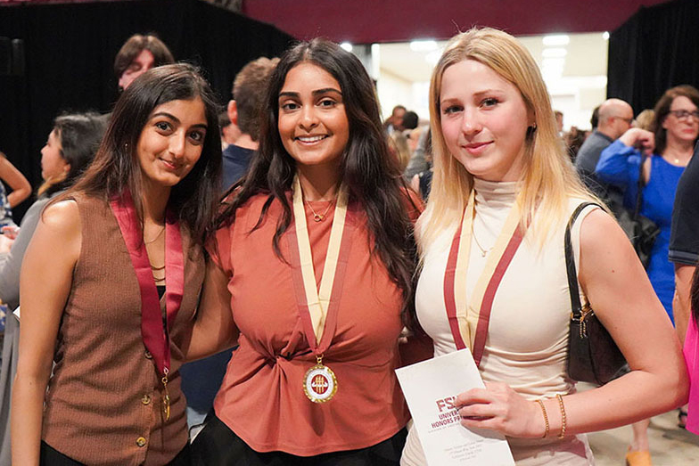 Florida State University awards honors medallions to more than 500 spring 2026 graduates