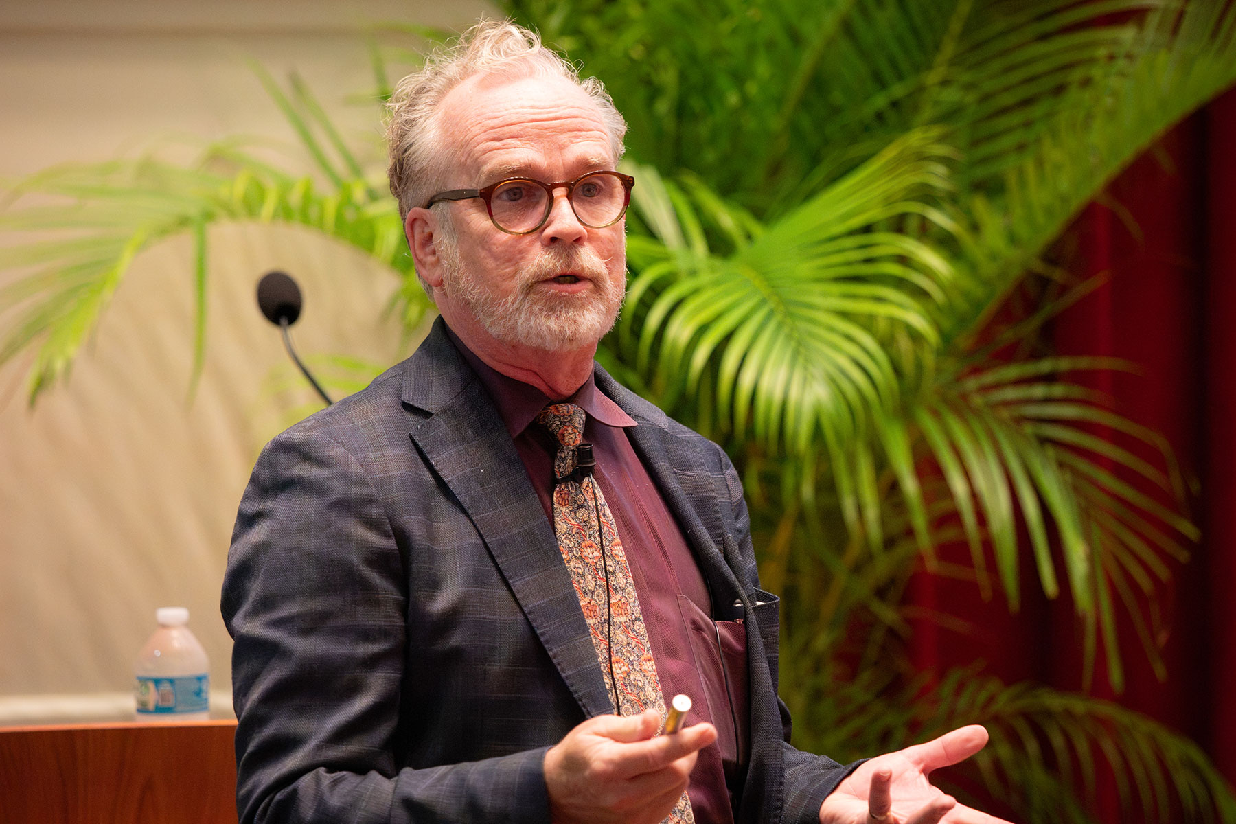 Eric Anslyn, the Welch Regents Chair in Chemistry and a Distinguished Teaching Professor at the University of Texas at Austin, delivers a talk during the inaugural Presidential Lectureship for Chemical Sciences at Florida State University on Sept. 23, 2026. (Devin Bittmer/Arts & Sciences)