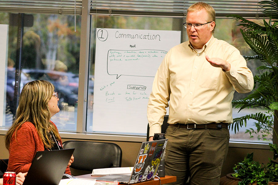 Jim Reynolds, LSI’s director of STEM outreach, delivers a presentation. (Elliott Finebloom/LSI)