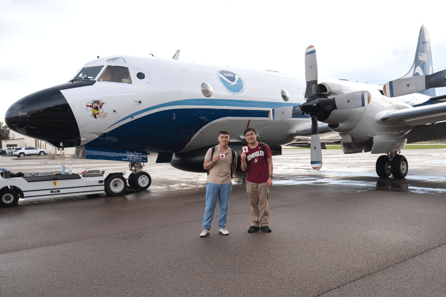 A photo of two FSU students.